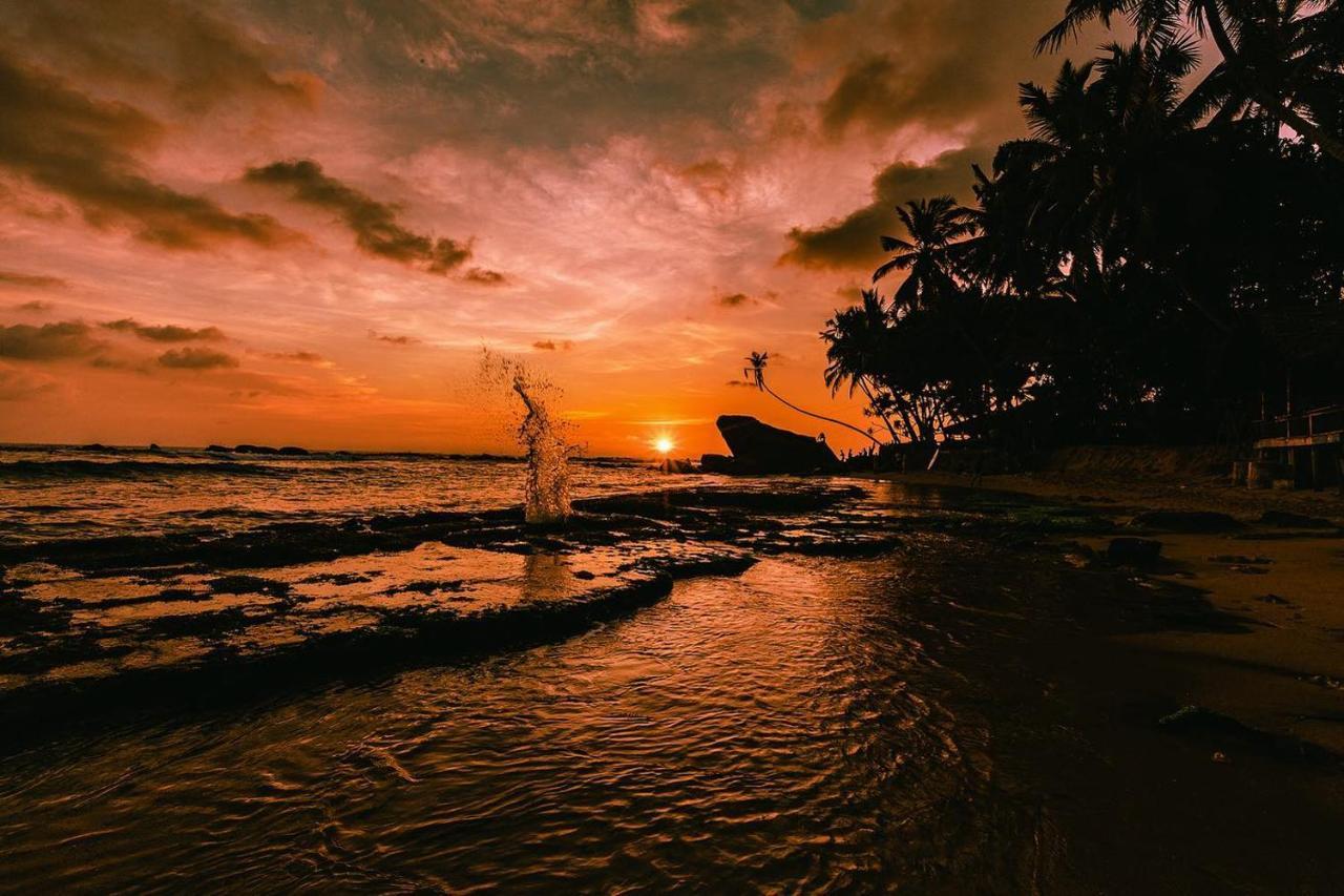 Blue Sky Beach Resort Unawatuna Dış mekan fotoğraf