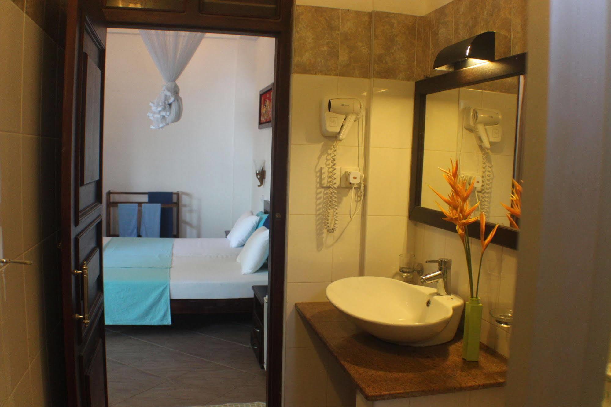 Blue Sky Beach Resort Unawatuna Dış mekan fotoğraf