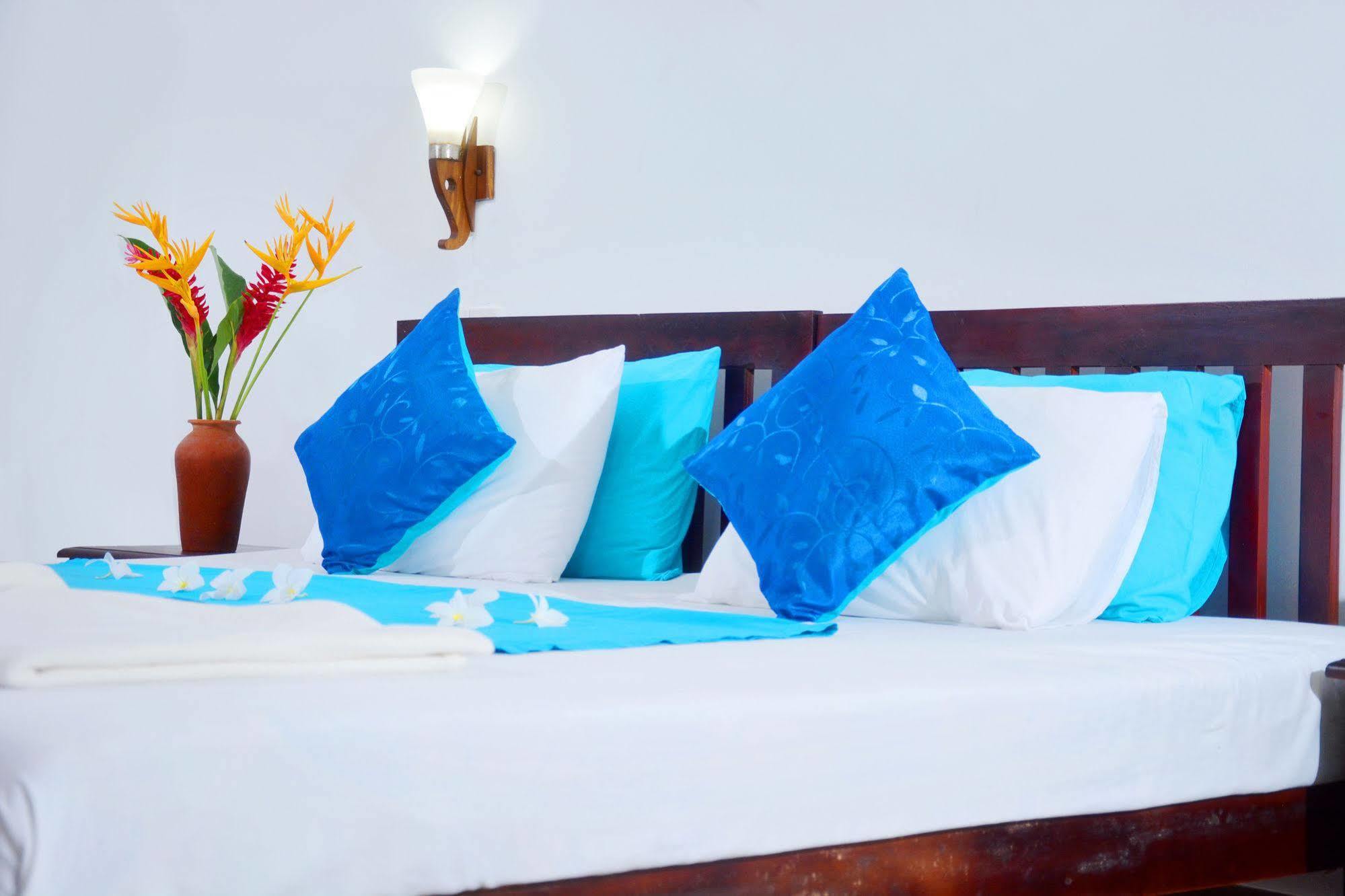 Blue Sky Beach Resort Unawatuna Dış mekan fotoğraf